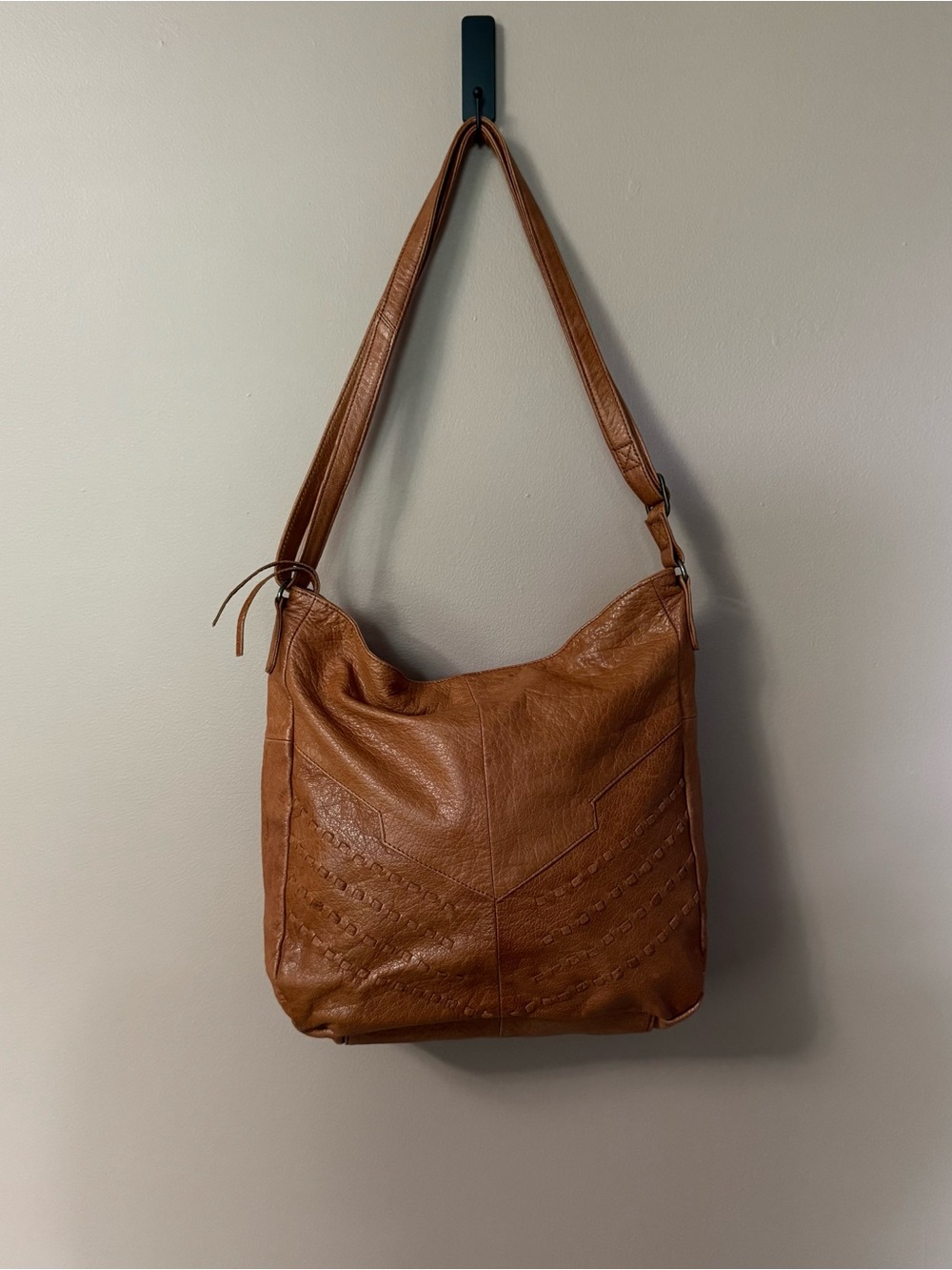 Everyday Hand-Carved Detail Shoulder Bag in Cognac